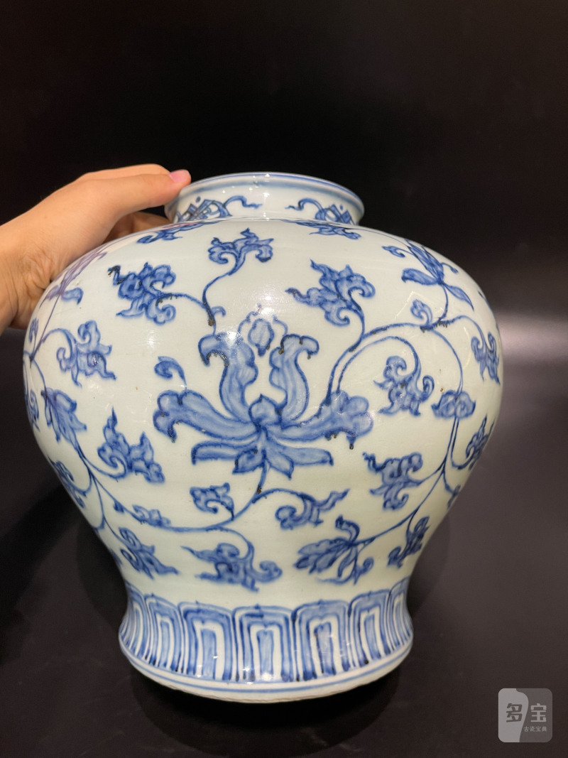 明成化 青花缠枝莲纹罐 - 图3